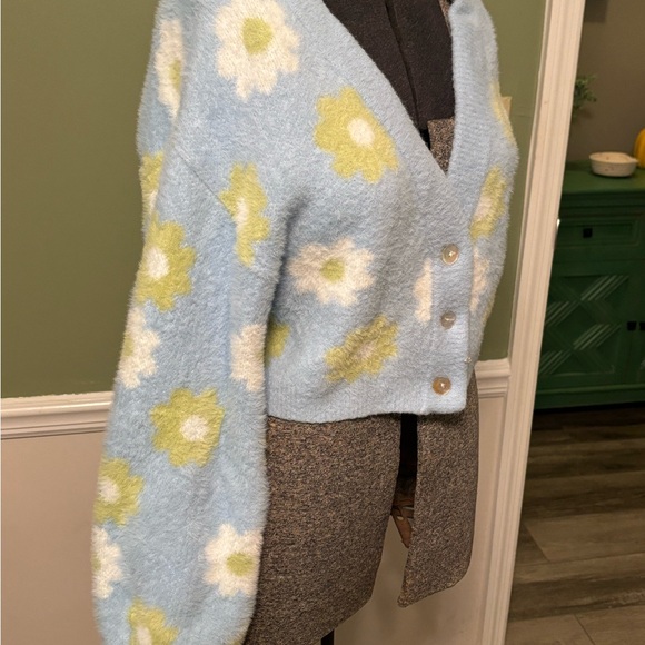 🌼Kendall & Kylie🌼 Fuzzy Flower Cardigan - Picture 2 of 4